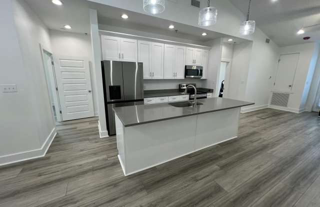 300 Seminary Drive lot: 15 Gallery 2