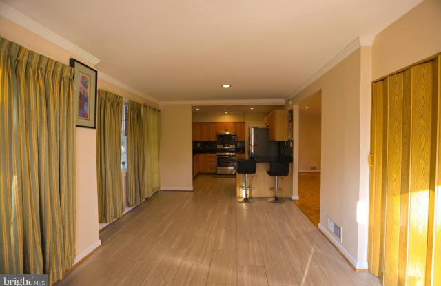 7612 NEWCASTLE DRIVE Gallery 2