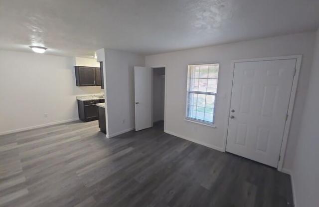 900 East Leslie Circle Gallery 3