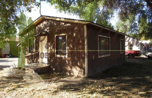 2 Bedroom, 1 Bathroom Cottage Located Next to Ochoco Creek Park - Available Now! Gallery 1