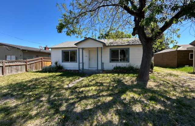 2 Bedroom / 1 Bathroom Home in Madras Oregon photos photos