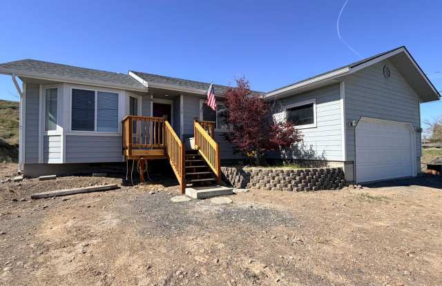 EPHRATA- 2+ bed/2 bath home with private deck w/ hillside views, d/w, a/c and garage! W/S/G paid! photos photos
