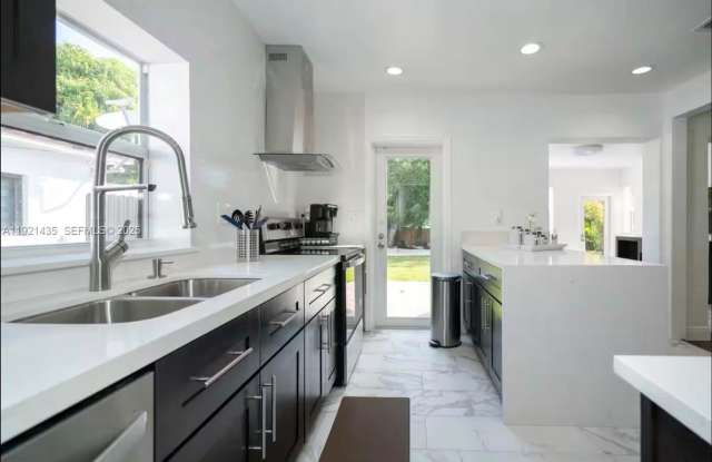 35 SW 28th Road 0, Miami, FL 33129 photos photos