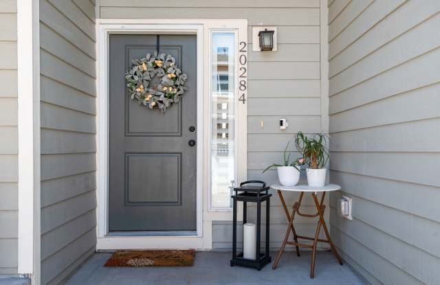 Available NOW! Parker 3 bed 2.5 bath Townhouse Gallery 2
