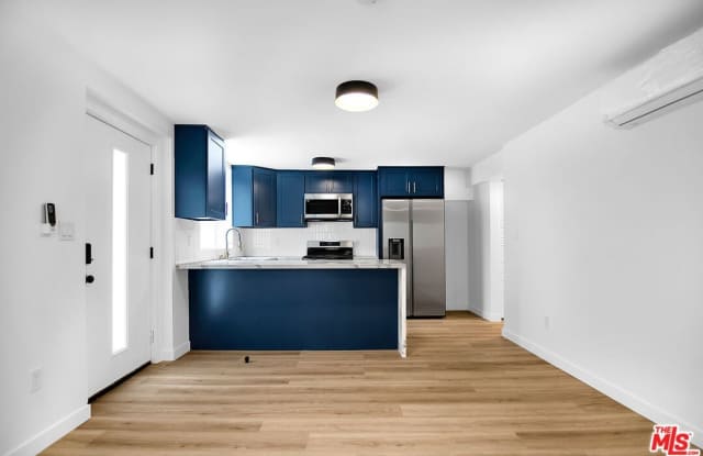 1021 N Genesee Ave photos photos