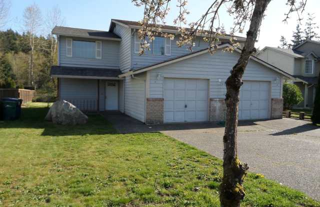 Cute 3-Bedroom Duplex With Large Yard and Garage in Fantastic Location in Auburn! - 746 37th Street Southeast, Auburn, WA 98002