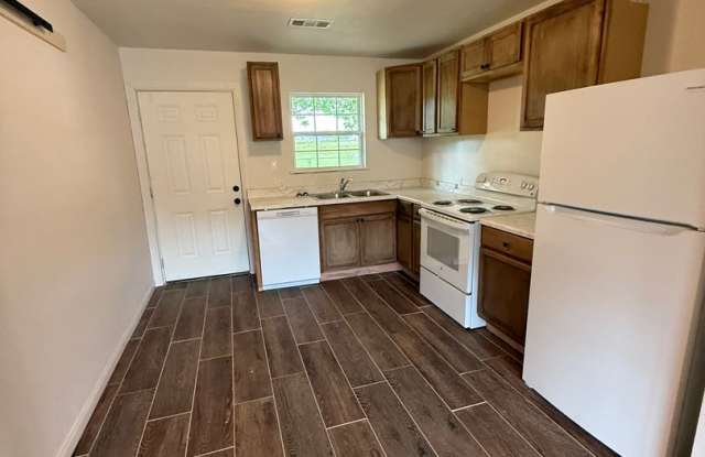 3 bed, 1 bath House. Gallery 4