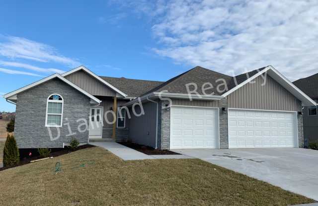 5 Bedroom Home Located in Ozark! photos photos