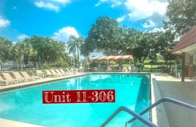9410 N Hollybrook Lake Dr Gallery 1