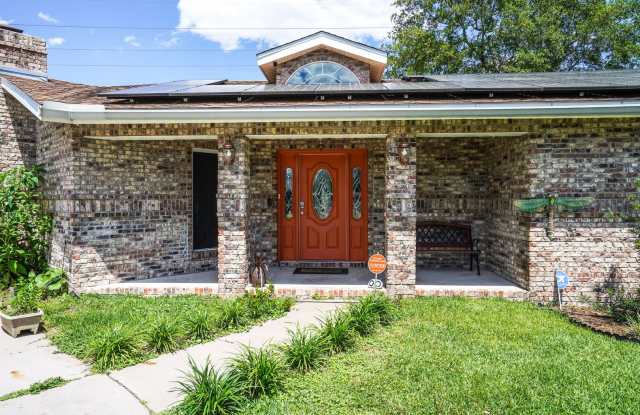 STUNNING POOL HOME CENTRALLY LOCATED IN FORT WALTON BEACH - 601 Ironwood Drive, Wright, FL 32547 STUNNING POOL HOME CENTRALLY LOCATED IN FORT WALTON BEACH - 601 Ironwood Drive, Wright, FL 32547