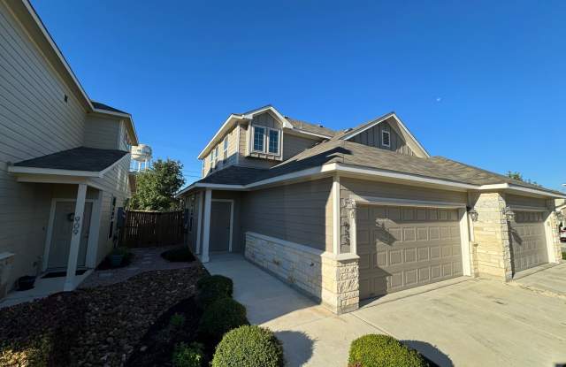 Fabulous Townhome Located minutes to Gruene and Downtown New Braunfels! - 913 Crystal Brook Cove, New Braunfels, TX 78130