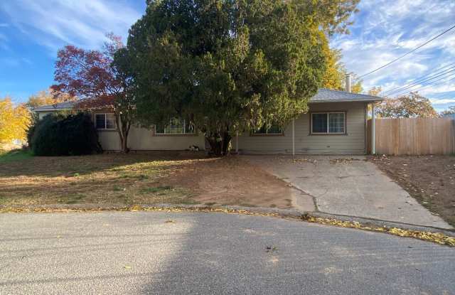 1635 Alvord Pl - 1635 Alvord Place, Red Bluff, CA 96080