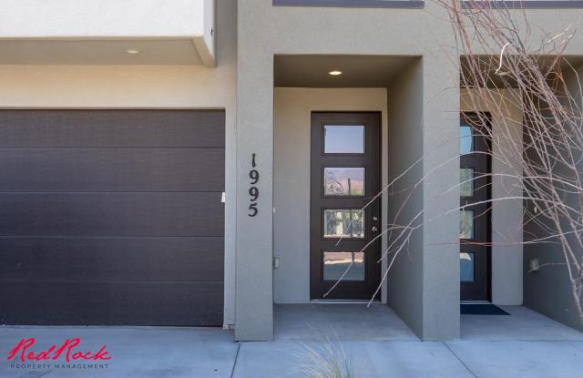 Stunning Dog Friendly 4 Bedroom 2.5 Bath Townhome! photos photos