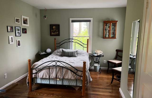 2 Bedroom 1 Bath Bungalow in Quiet Neighborhood Gallery 4