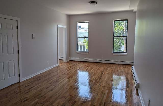 68 Gardner Ave - 2 Gallery 4