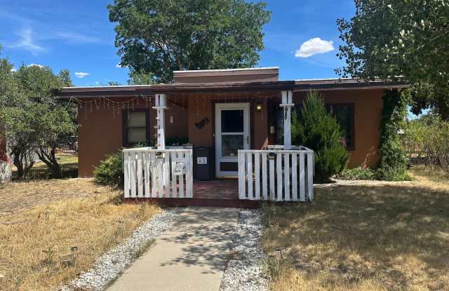 Charming 2 bedroom home Gallery 1