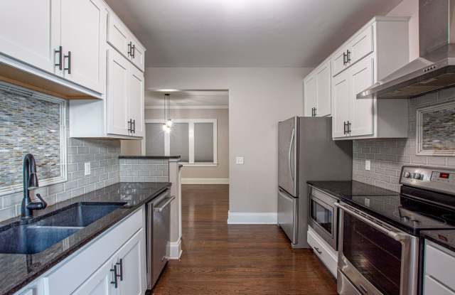 Adorable Brick 4 Bedroom Ranch with Finished Basement and Washer/Dryer in Midtown! - 311 North 36th Avenue, Omaha, NE 68131