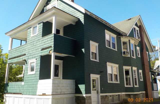 971 Lancaster Ave - Available 7/1/27 - Beautiful Duplex Within Walking Distance To Campus Gallery 2