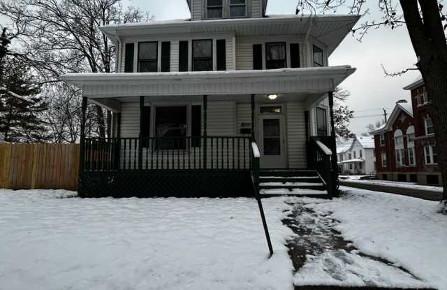 BEAUTIFUL RENOVATED NEW 4 BEDROOM 2 BATH HOUSE QUIET NEIGHBORHOOD photos photos