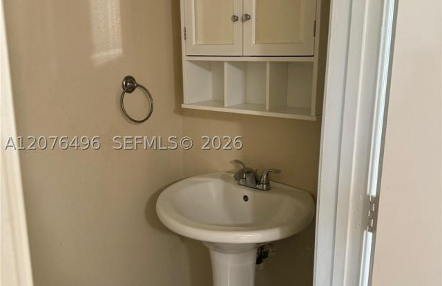 7909 Sanibel Dr Gallery 4