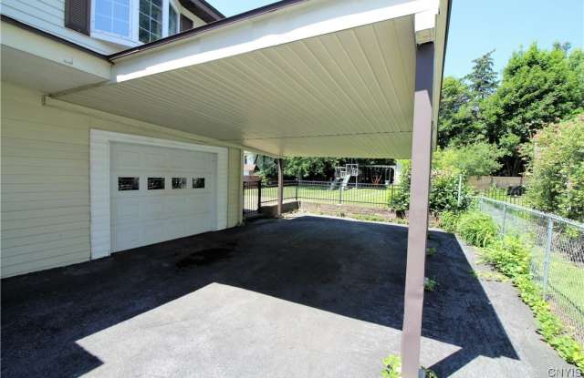 316 Flower Avenue W Gallery 4