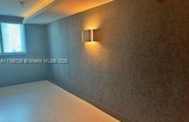 1250 S Miami Ave photos photos