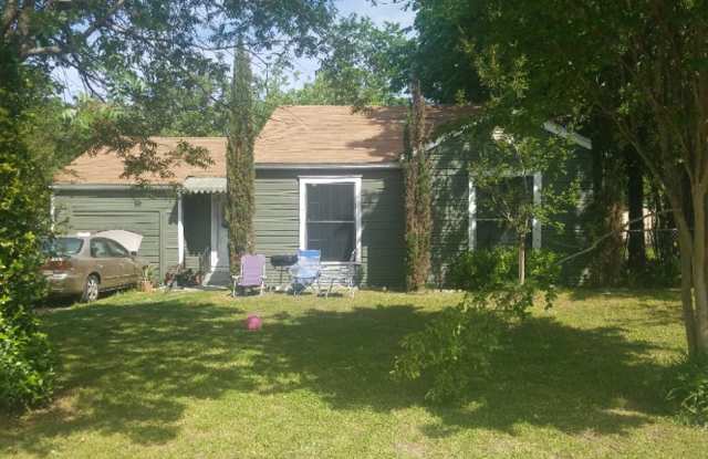 1107 Pecan Dr photos photos