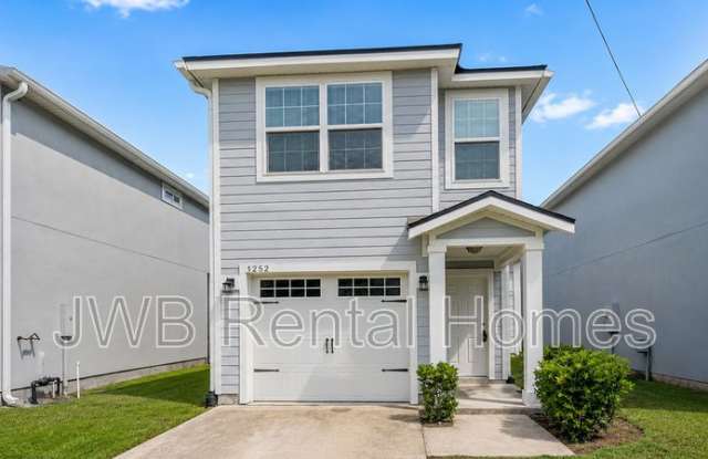 1252 Mull St photos photos