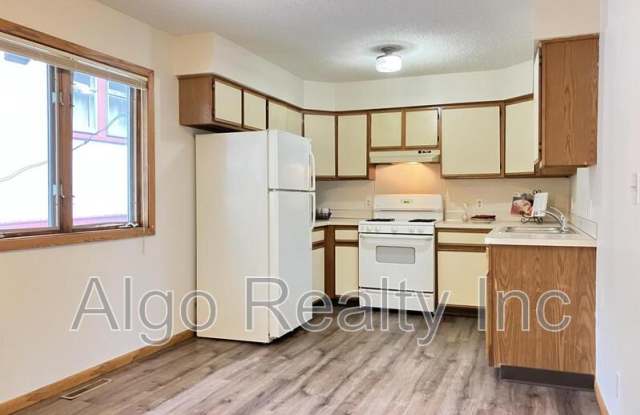 2954 Northeast Taylor Street - 2 Gallery 1
