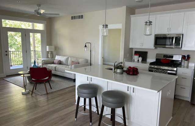 2247 Watertown Way Gallery 3