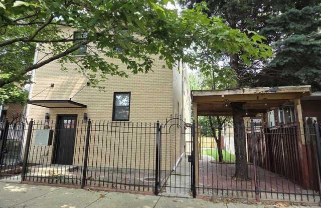 1427 N Lawndale Avenue Gallery 2