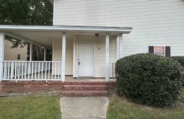 Two bedroom/1.5 bath townhome in Irmo near the Lake Murray Dam. Gallery 1
