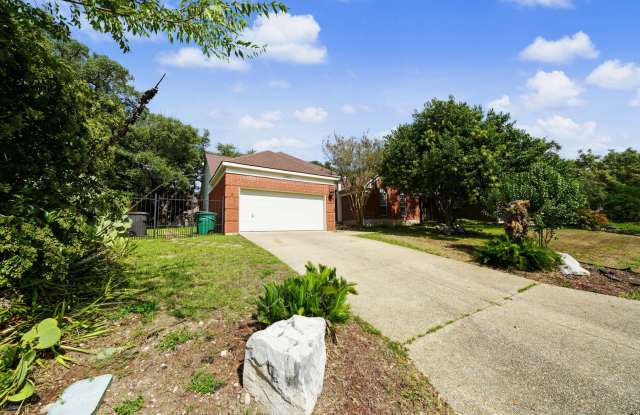 Beautiful Single-Story Stone Oak Home - Realtor Commission: $500 Gallery 3