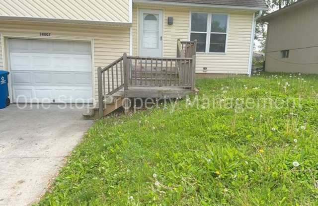 Spacious 3 Bedroom, 1 Bathroom Duplex for Rent photos photos