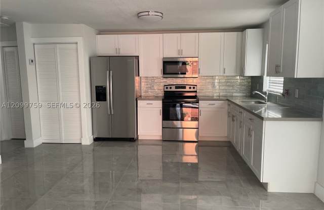 4281 Riverside Dr Gallery 3
