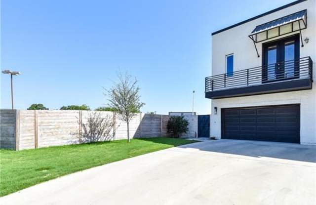 301 Templeton Drive Gallery 3