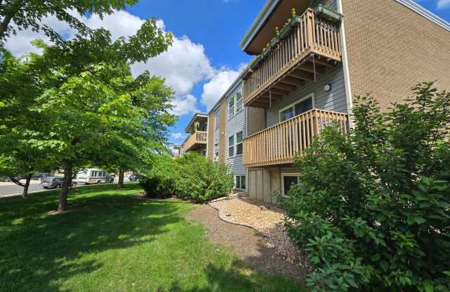 Sunny and Fresh One Bedroom Condo Available For Rent in Louisville! photos photos