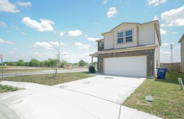 4-Bedroom Home in New Braunfels with 3 Baths + Open Living Design photos photos
