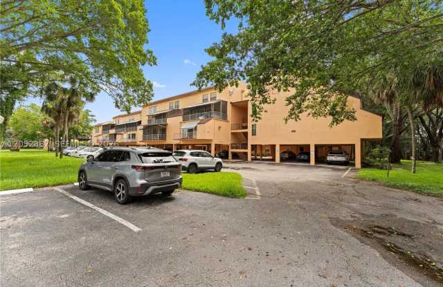 430 Commodore Dr Gallery 2