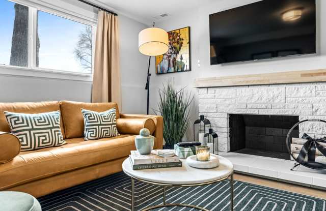 Cozy 2B/1B Unit A I Near Gonzaga/WSU/EWU  5 Hospitals I Pet Friendly - 2217 North Atlantic Street, Spokane, WA 99205