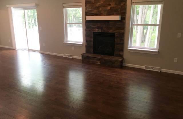 4-Bedroom 3 Bath Executive Home In Rib Mountain Gallery 3