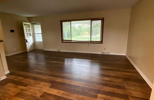 ***Available Immediately*** 3 Bedroom / 2 Bath Home in Auburn/Washburn School District Gallery 4