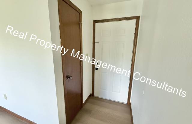 2-Bedroom Independence Home with Spacious Garage & Private Deck! Gallery 3