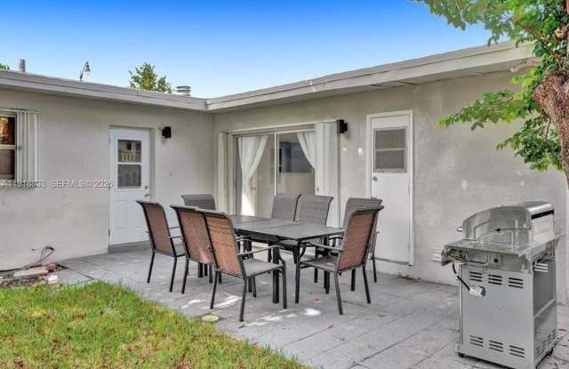 1573 Northeast 30th Court Gallery 3