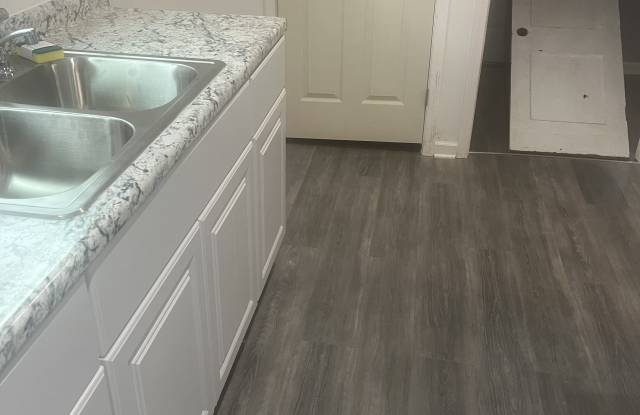 601 10th Avenue - 601 10th Avenue, Midfield, AL 35228