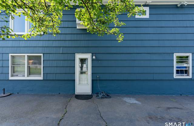 4 Yale Street Gallery 2