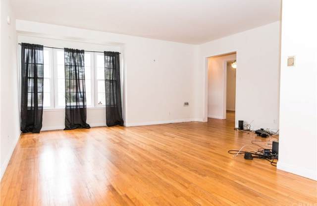2939 Kelton Avenue Gallery 4