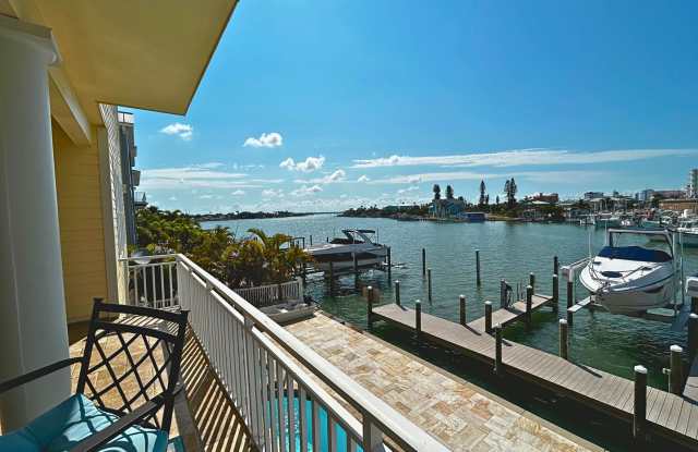 Available from September 1st to November 30th! Stunning Waterfront Home in Madeira Beach – 3 Bed / 3 Bath Gallery 4
