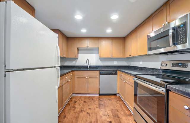 Charming 3rd Floor 2bed/2bath Apartment in North Bellevue! Gallery 1