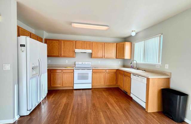 Spacious 4-Bed Home with Finished Basement| Pikes Peak Views Gallery 3